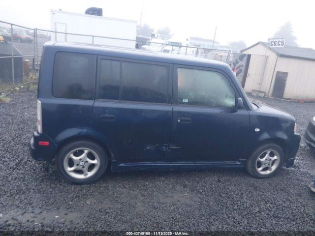 Scion xB Image 8