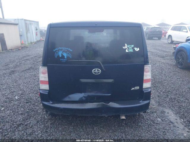 Scion xB Image 11