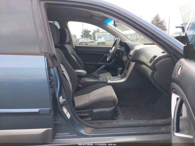 Subaru Outback 2.5i Image 7