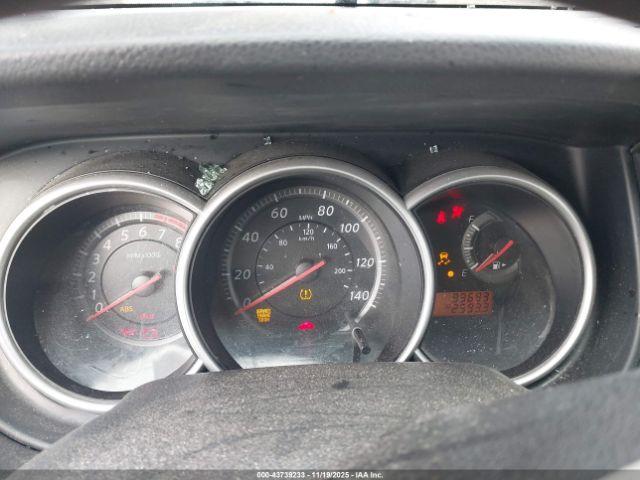 Nissan Versa 1.8 S Image 9