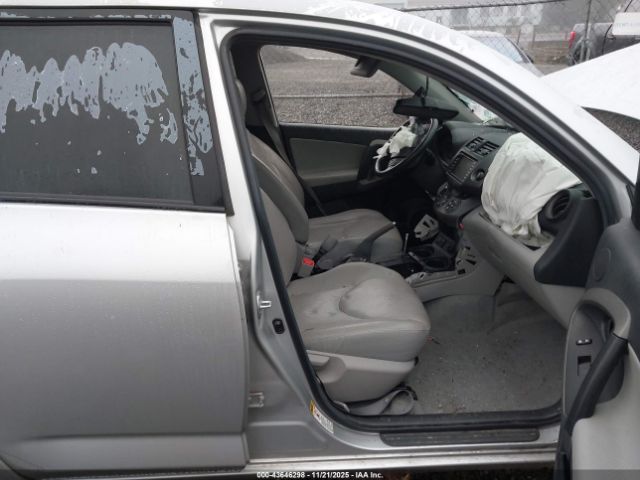 Toyota RAV4 Limited V6 Image 4