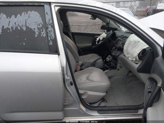 Toyota RAV4 Limited V6 Image 4