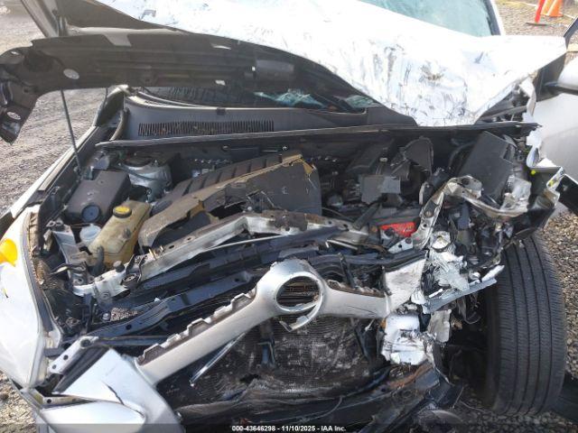 Toyota RAV4 Limited V6 Image 16