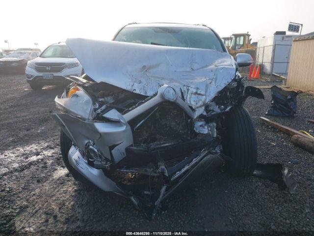 Toyota RAV4 Limited V6 Image 12