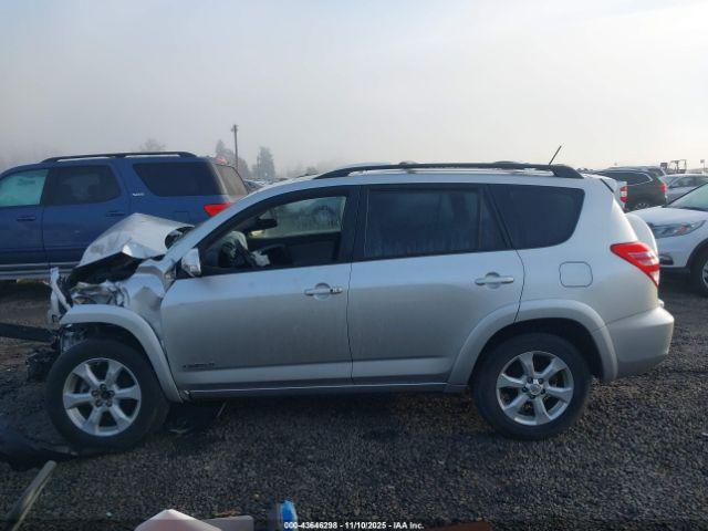 Toyota RAV4 Limited V6 Image 13