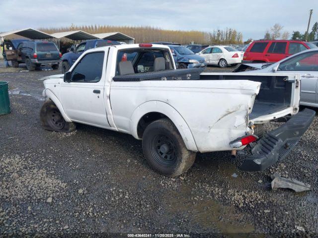 Nissan Frontier Xe Image 2