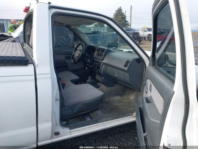 Nissan Frontier Xe Image 4