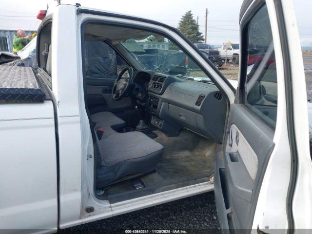 Nissan Frontier Xe Image 4