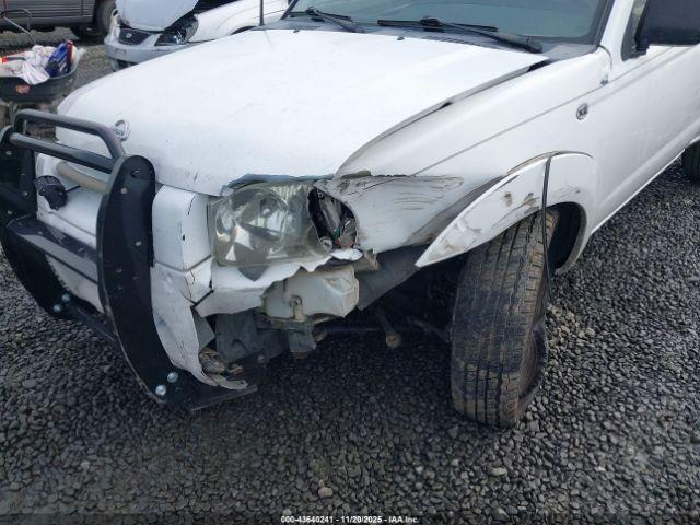 Nissan Frontier Xe Image 3