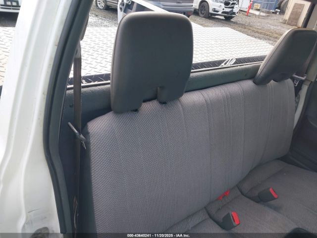 Nissan Frontier Xe Image 7