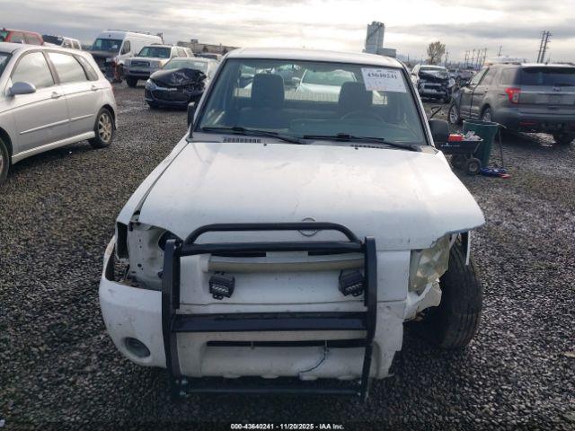 Nissan Frontier Xe Image 10