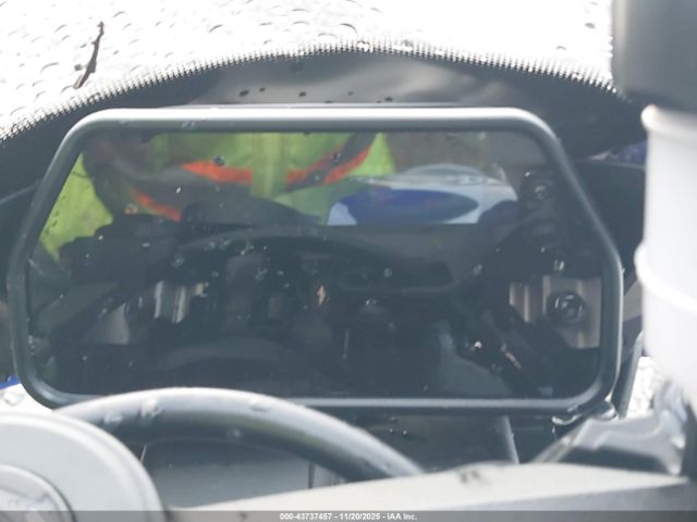 Yamaha Yzfr1 Image 13