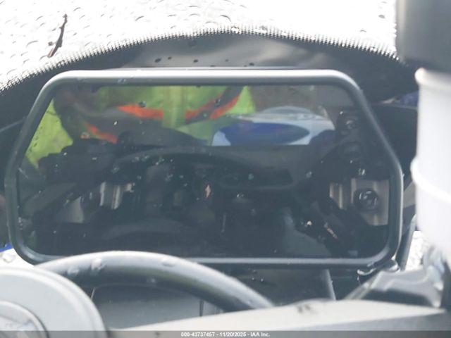 Yamaha Yzfr1 Image 13