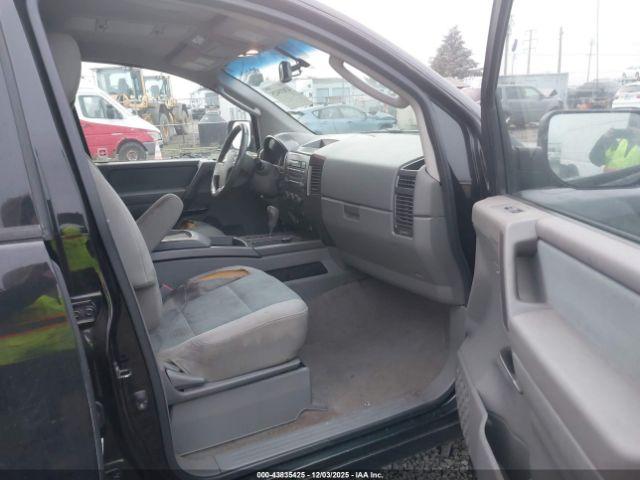 Nissan Titan Se Image 14