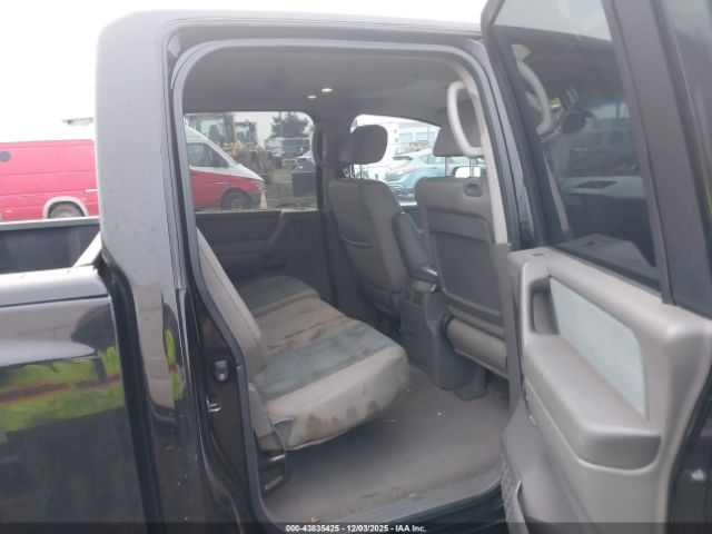 Nissan Titan Se Image 17