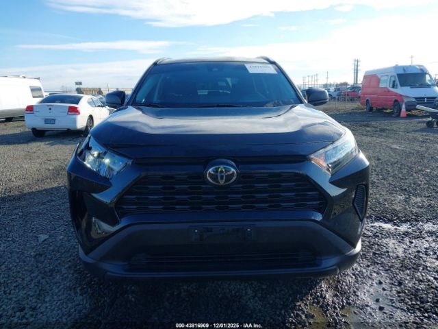 Toyota RAV4 Le Image 6