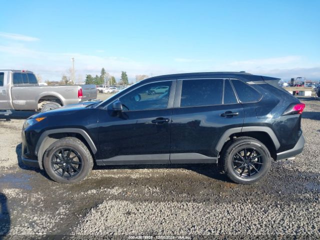 Toyota RAV4 Le Image 3