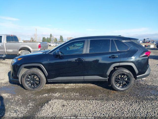 Toyota RAV4 Le Image 3