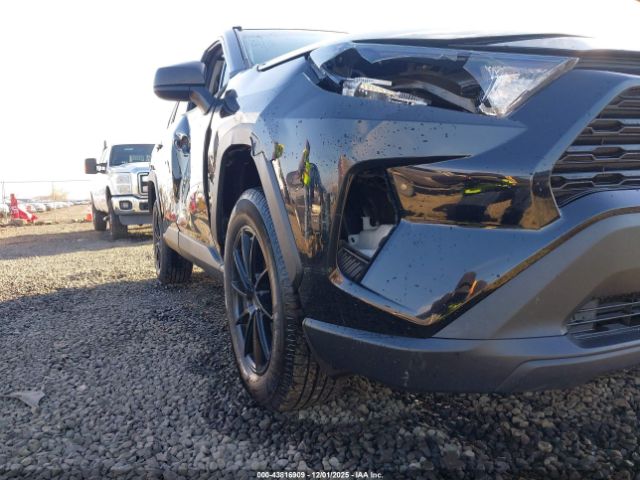 Toyota RAV4 Le Image 8