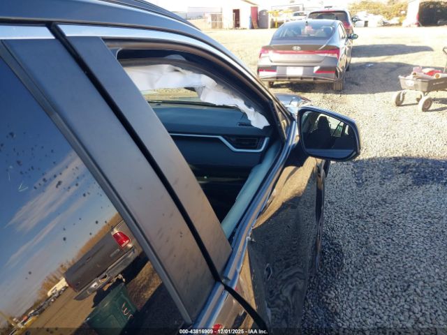 Toyota RAV4 Le Image 17