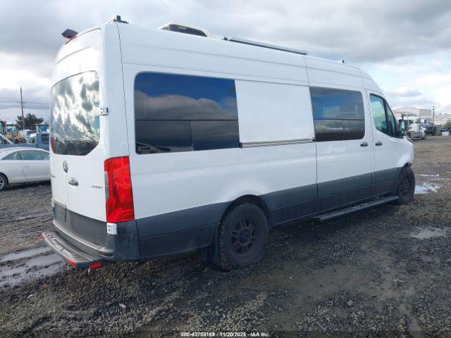 Mercedes-Benz Sprinter 2500 High Roof I4 Diesel Image 11