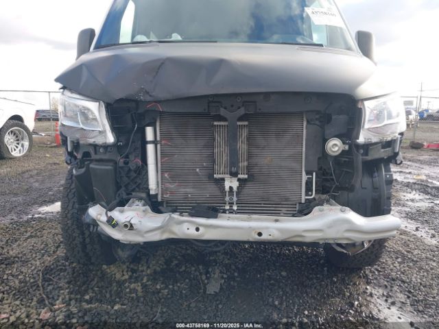 Mercedes-Benz Sprinter 2500 High Roof I4 Diesel Image 14