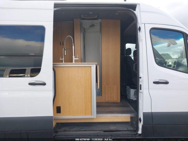 Mercedes-Benz Sprinter 2500 High Roof I4 Diesel Image 13