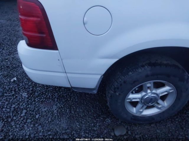 Ford Explorer Image 6