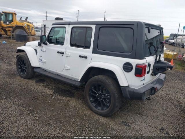 Jeep Wrangler Unlimited Sahara 4x4 Image 14
