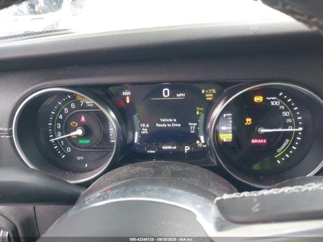 Jeep Wrangler Unlimited Sahara 4x4 Image 10