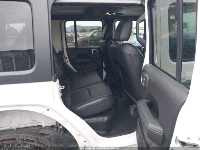 Jeep Wrangler Unlimited Sahara 4x4 Image 8