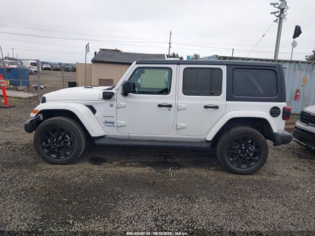 Jeep Wrangler Unlimited Sahara 4x4 Image 12