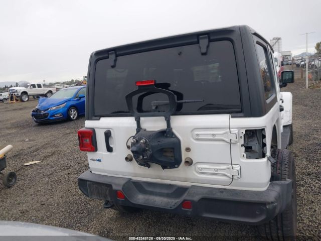 Jeep Wrangler Unlimited Sahara 4x4 Image 13