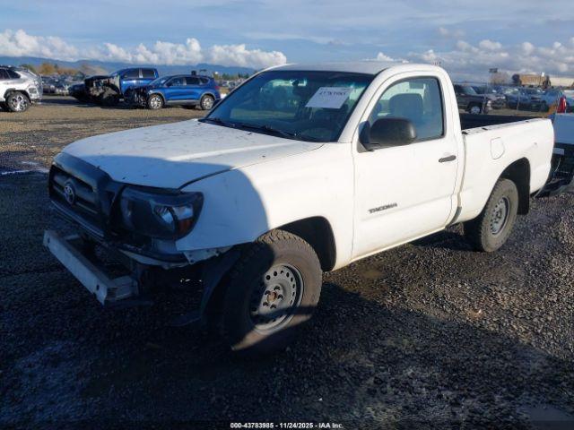 Toyota Tacoma Image 2