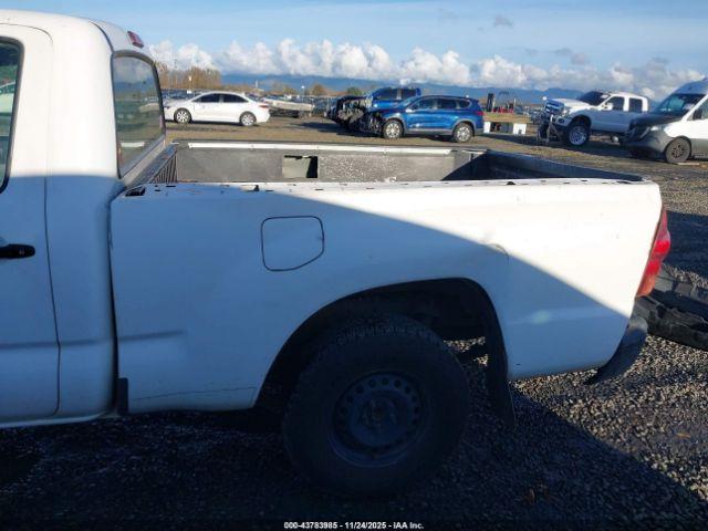 Toyota Tacoma Image 11