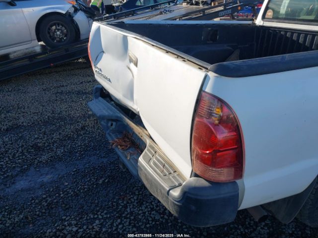 Toyota Tacoma Image 9