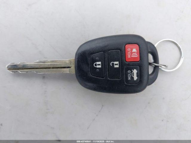 Toyota Corolla S Image 15