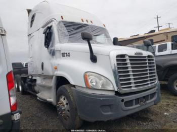  Salvage Freightliner Cascadia 125