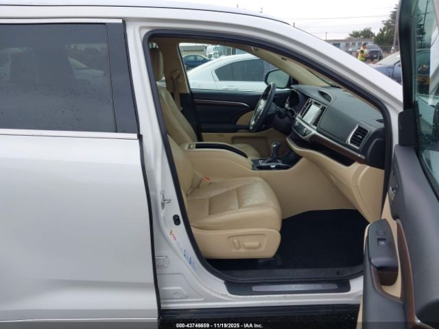 Toyota Highlander Limited V6 Image 18