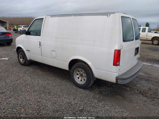 GMC Safari Xt Image 2