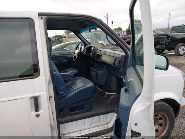 GMC Safari Xt Image 3