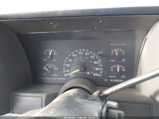 GMC Safari Xt Image 5