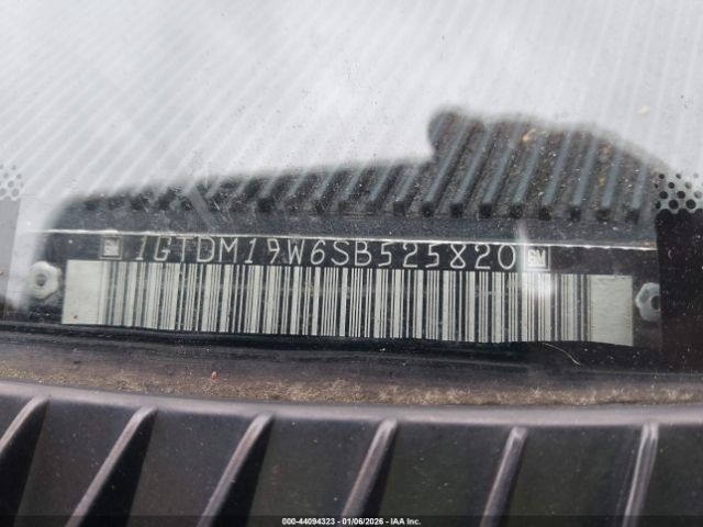 GMC Safari Xt Image 8