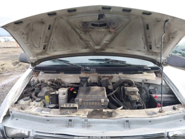 GMC Safari Xt Image 9