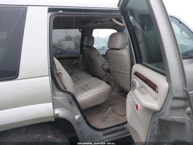 Cadillac Escalade Standard Image 7