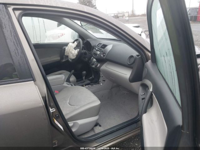 Toyota RAV4 Base V6 Image 9