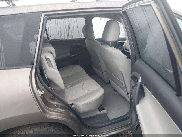 Toyota RAV4 Base V6 Image 12