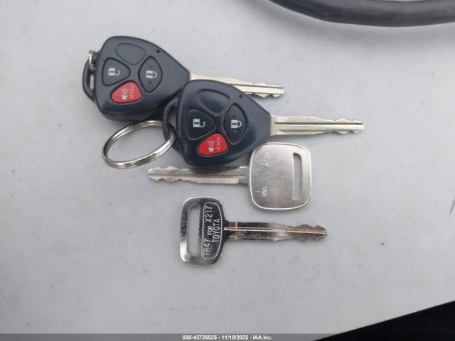 Toyota RAV4 Base V6 Image 7