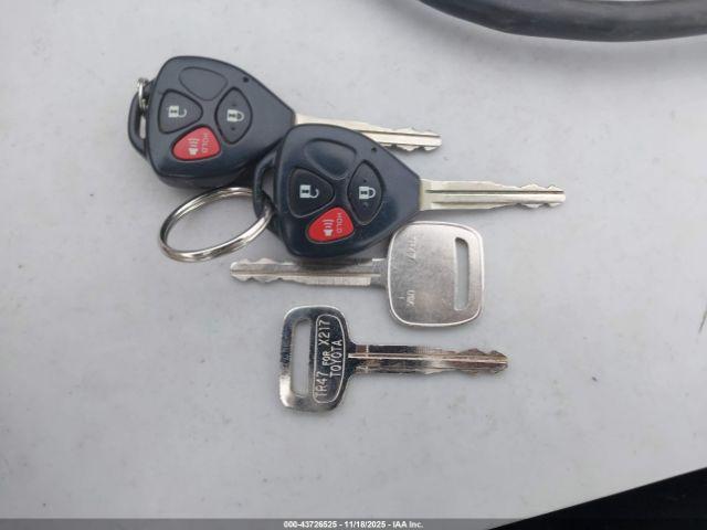 Toyota RAV4 Base V6 Image 7