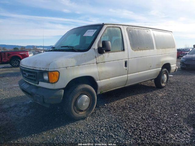 Ford E-250 Image 6